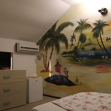 Da Boss Hotel Костинещи Екстериор снимка