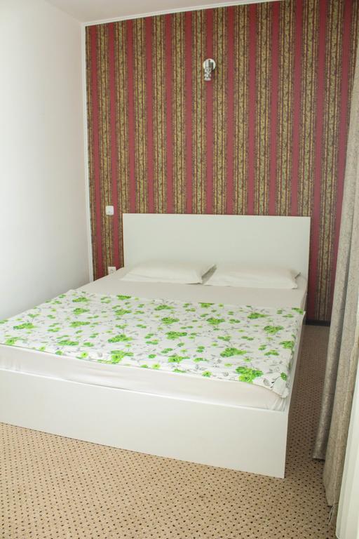 Da Boss Hotel Костинещи Екстериор снимка