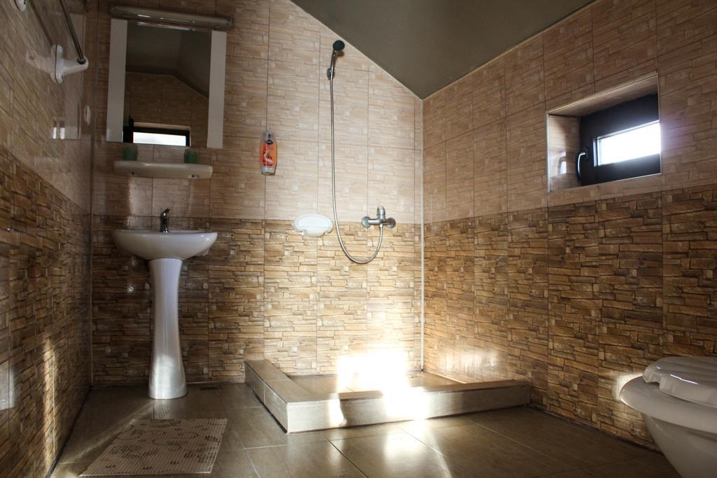 Da Boss Hotel Костинещи Екстериор снимка