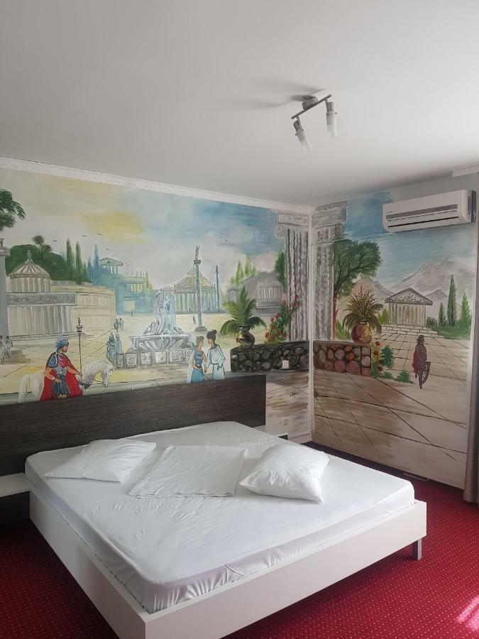 Da Boss Hotel Костинещи Екстериор снимка