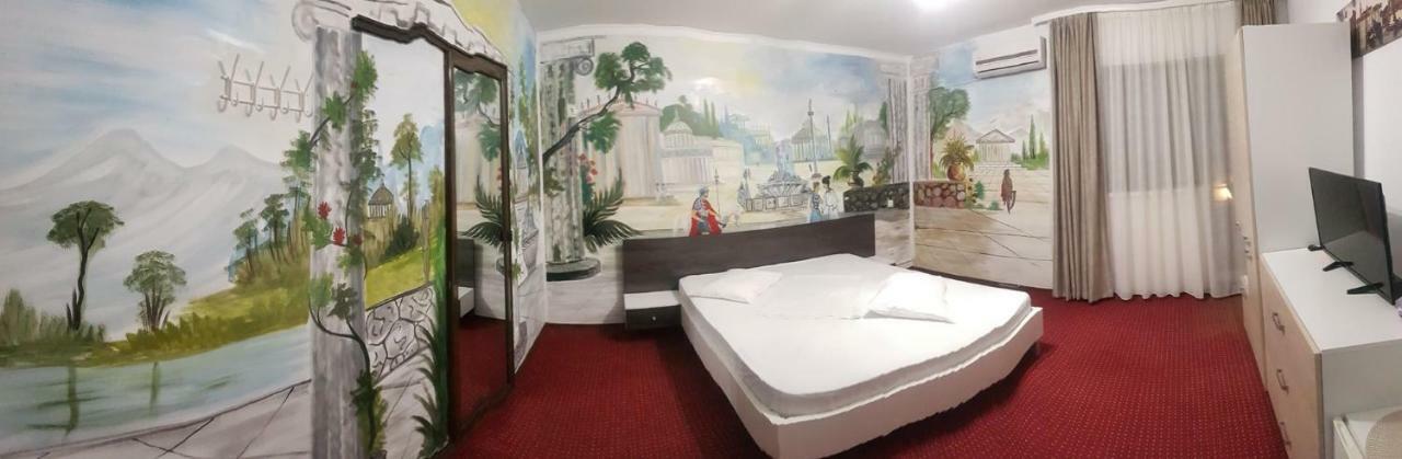 Da Boss Hotel Костинещи Екстериор снимка