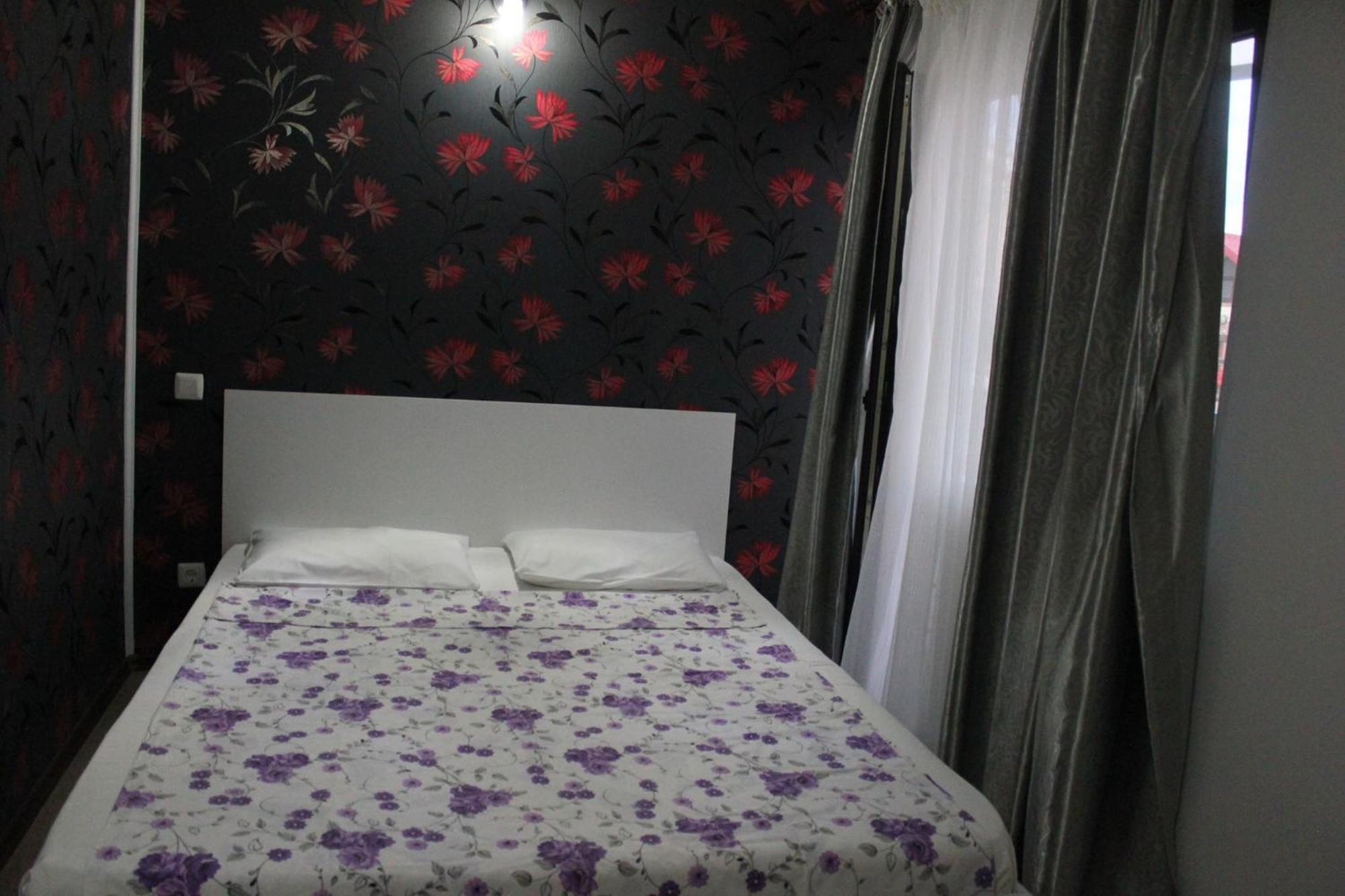 Da Boss Hotel Костинещи Екстериор снимка