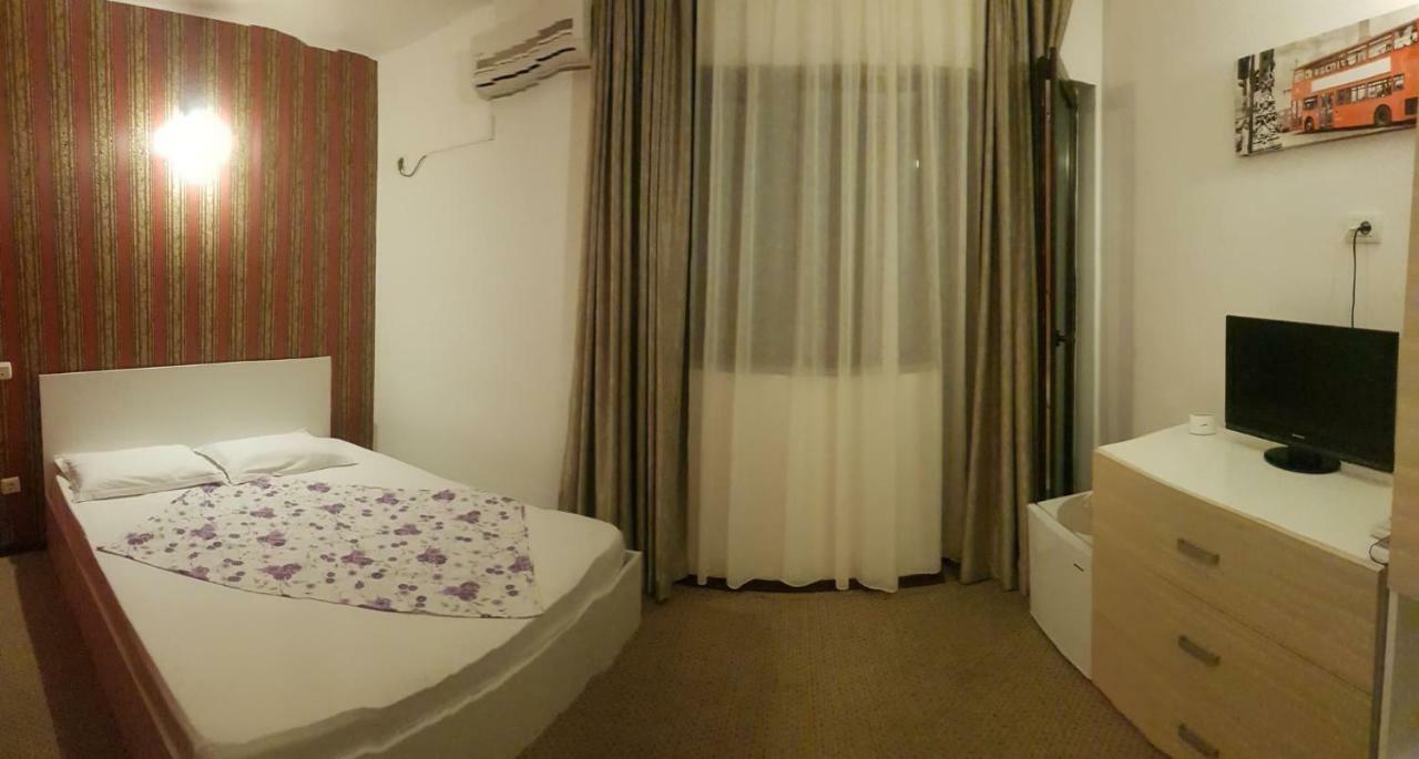 Da Boss Hotel Костинещи Екстериор снимка
