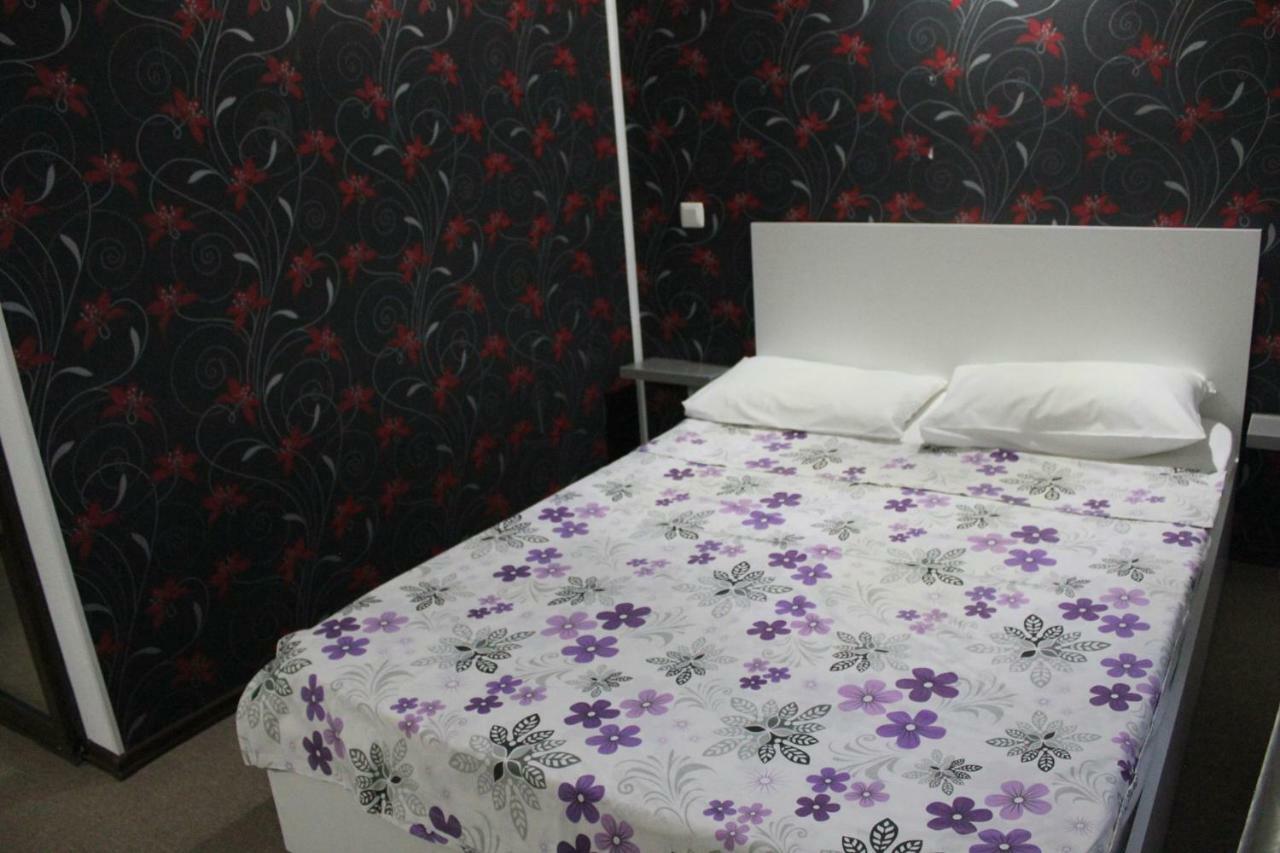 Da Boss Hotel Костинещи Екстериор снимка