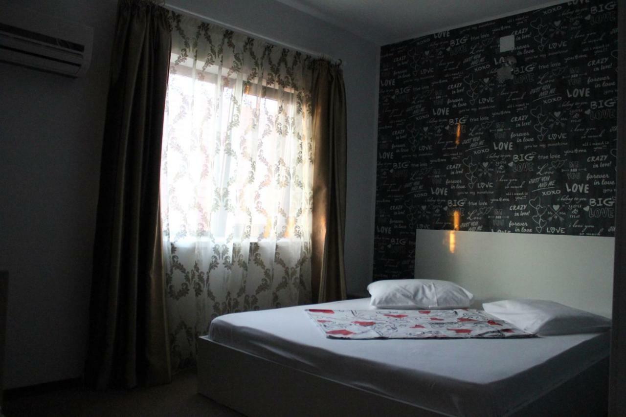 Da Boss Hotel Костинещи Екстериор снимка