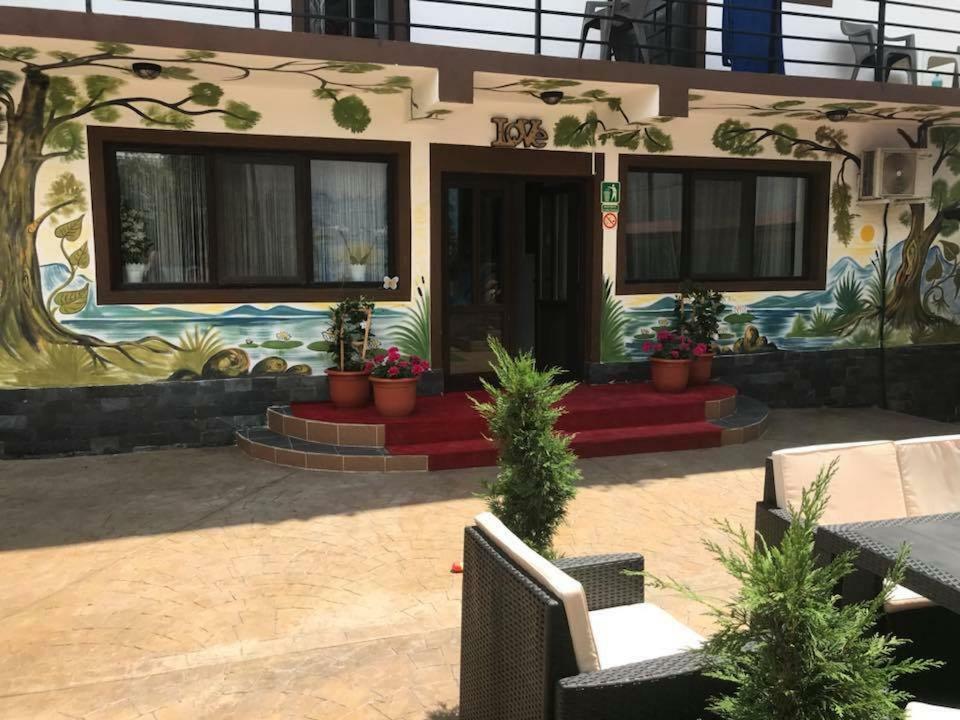 Da Boss Hotel Костинещи Екстериор снимка