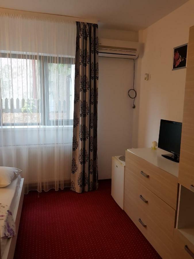 Da Boss Hotel Костинещи Екстериор снимка