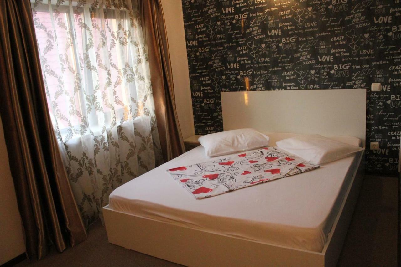 Da Boss Hotel Костинещи Екстериор снимка