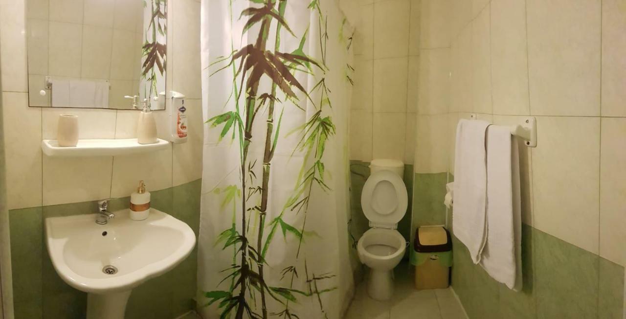 Da Boss Hotel Костинещи Екстериор снимка
