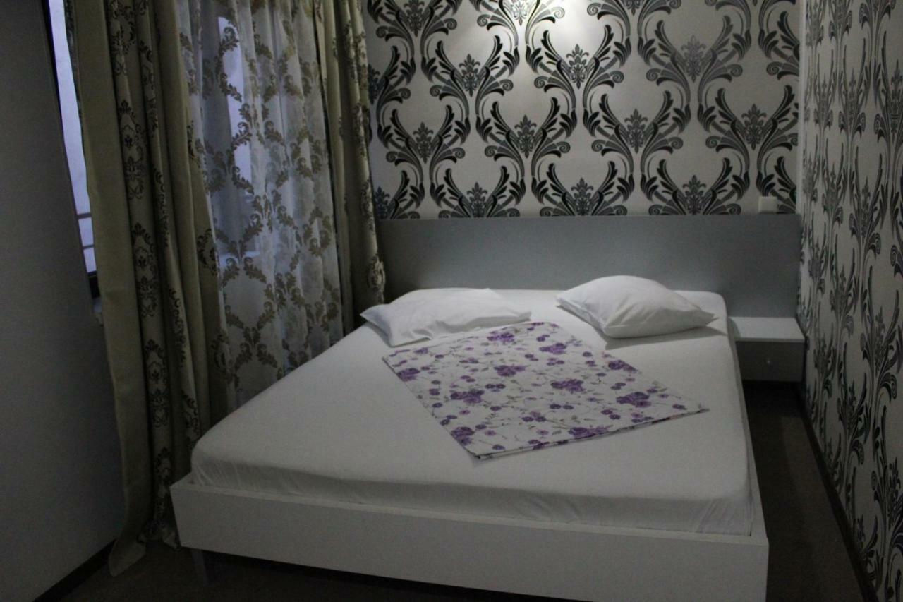 Da Boss Hotel Костинещи Екстериор снимка