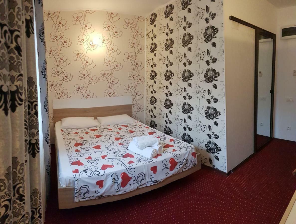 Da Boss Hotel Костинещи Екстериор снимка