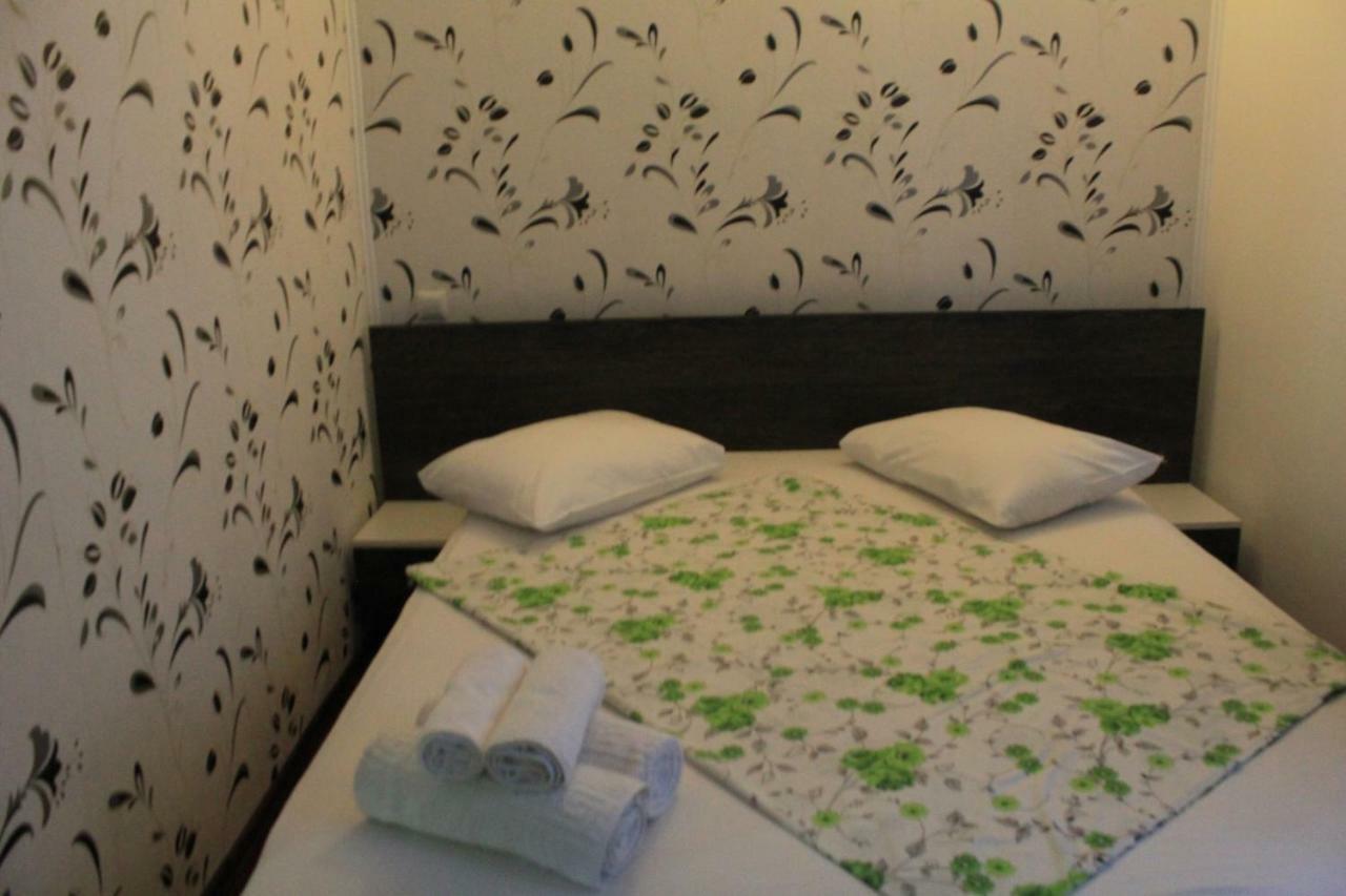 Da Boss Hotel Костинещи Екстериор снимка