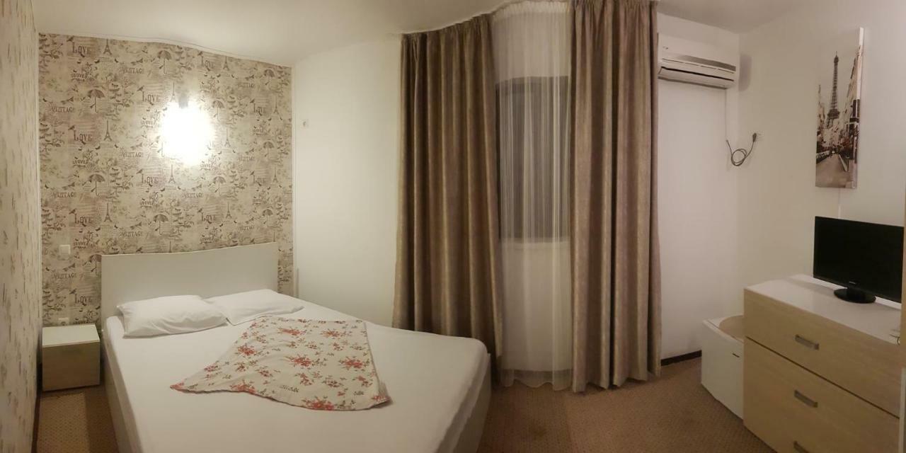 Da Boss Hotel Костинещи Екстериор снимка