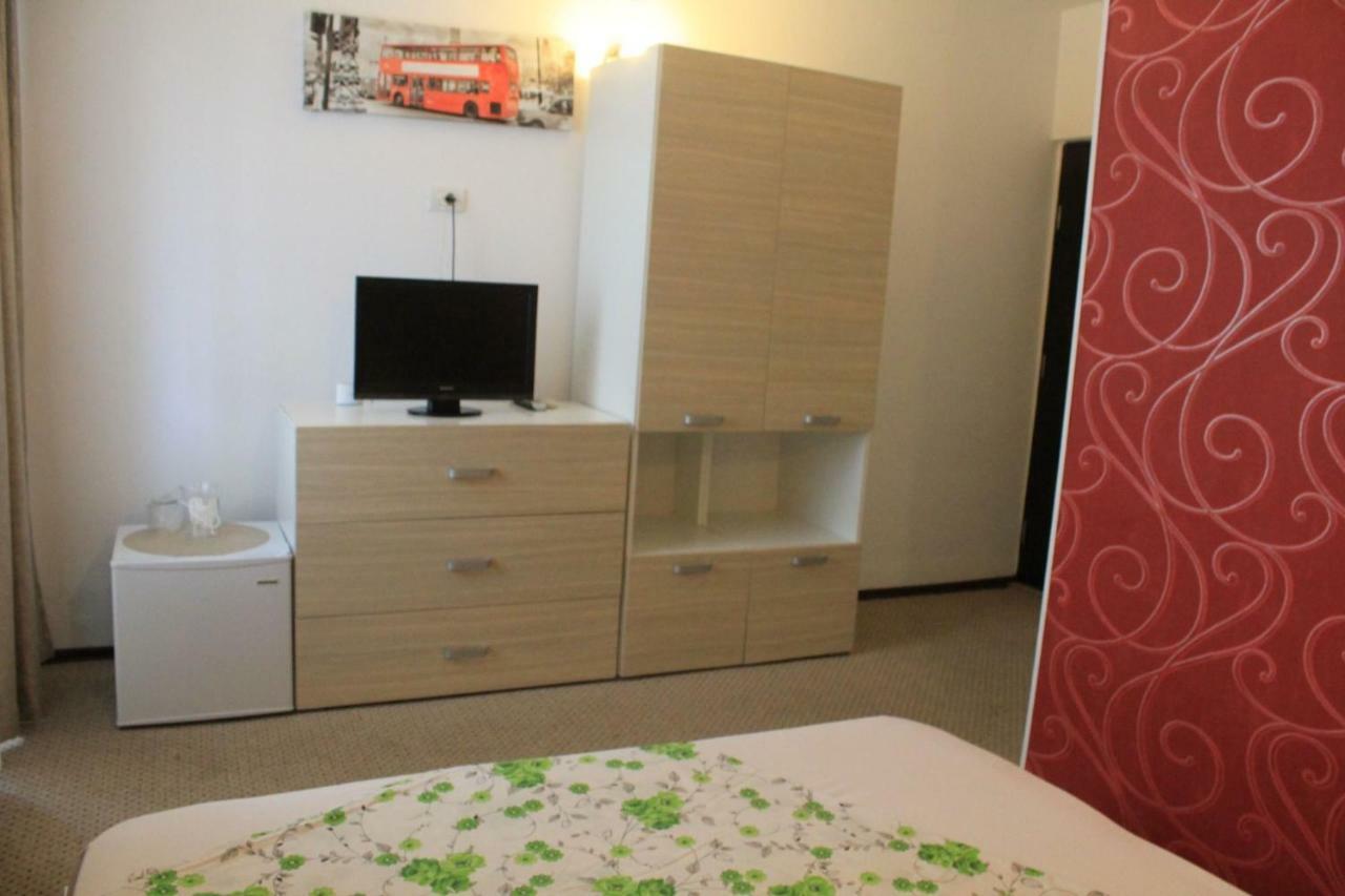 Da Boss Hotel Костинещи Екстериор снимка